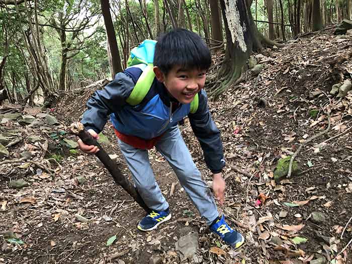 下山途中で転んだ息子