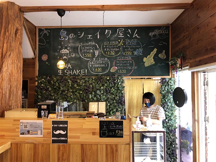 島のシェイク屋さんの店内の様子