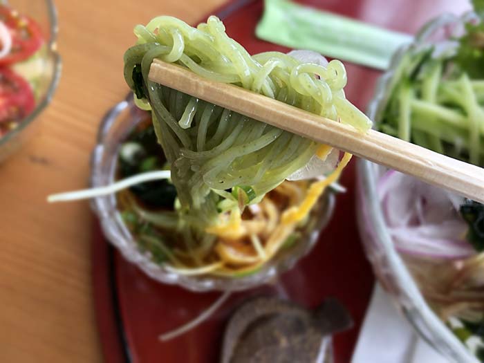 めかぶをすり込んだ麺