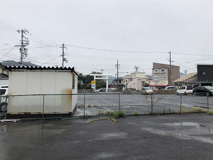 泡沫の駐車場周辺の風景