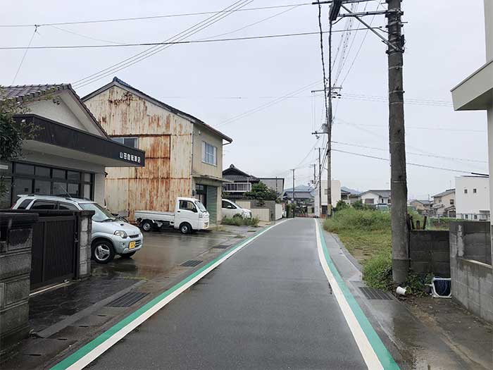 山田自転車の前の道