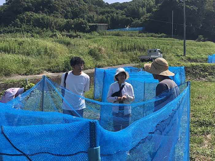 山脇さんのレクチャーを受ける船越夫婦