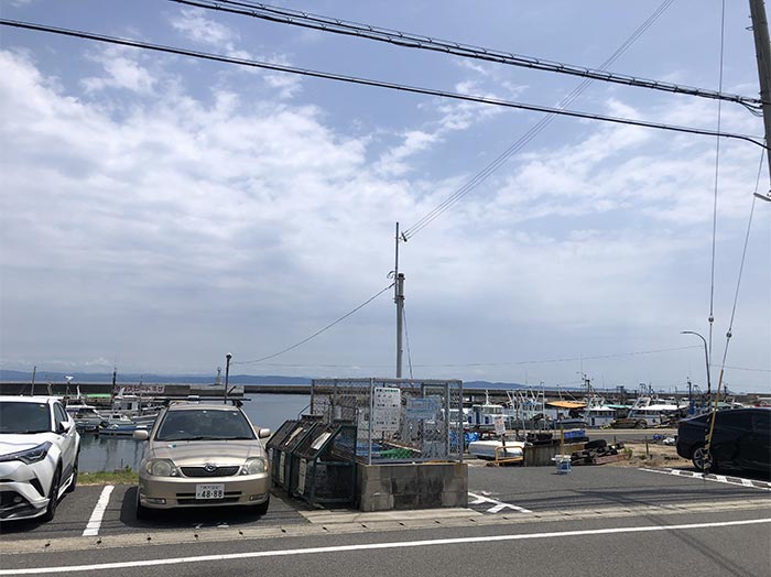 新島水産 東浦店の駐車場