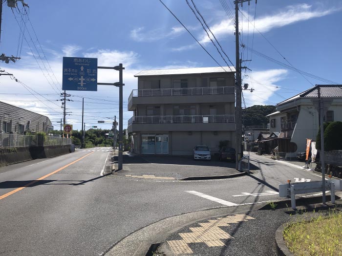 コートの店舗周辺の道路