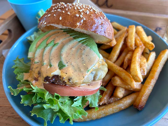 AWAJI Seaside Walk Cafeでハンバーガーランチ❗️雰囲気良くて