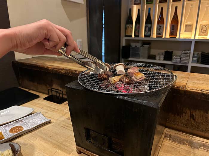 七輪で焼きながら食べる